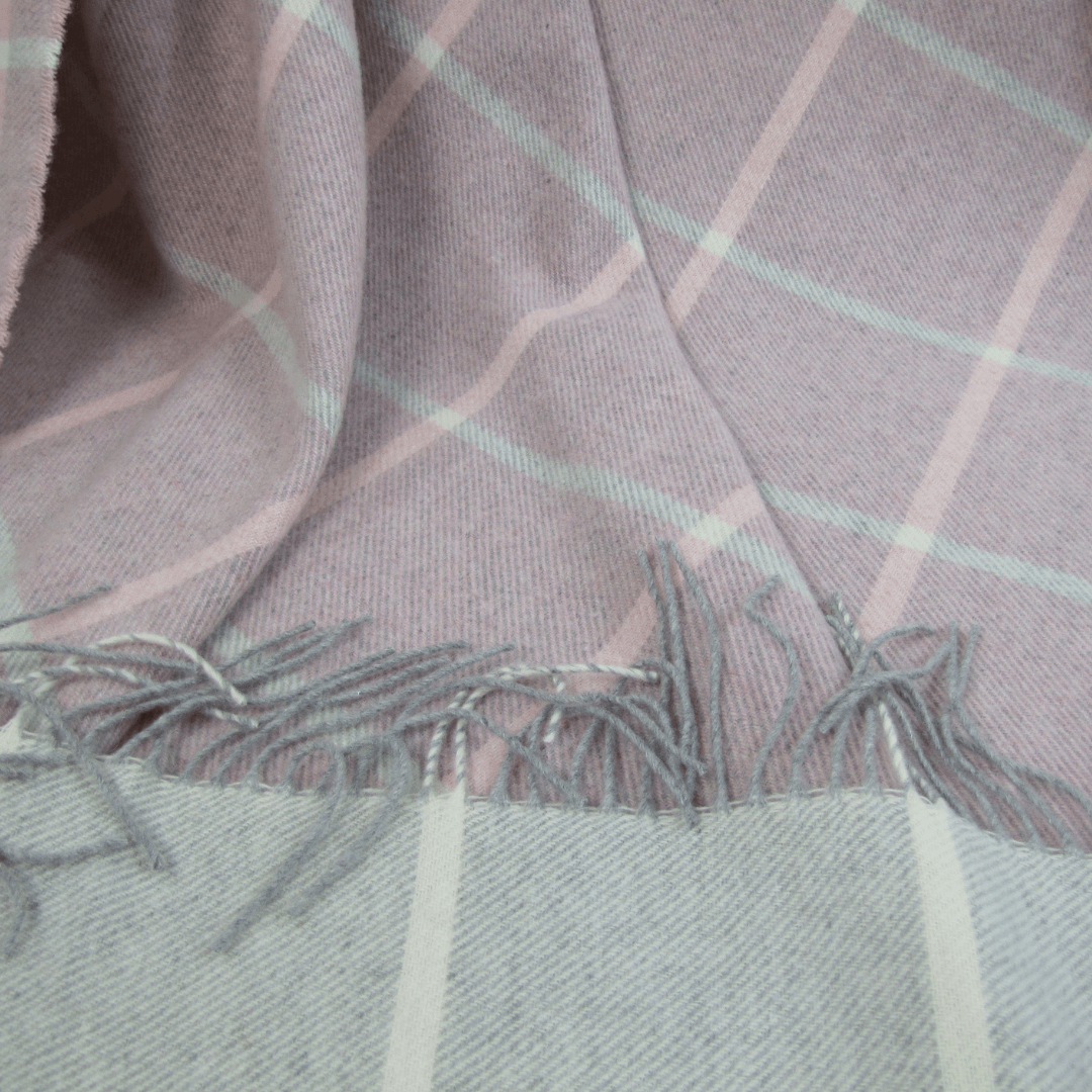Cashmere Blanket – Checkered Design – Pink And Grey With Grey Fringes – 140X200 Cm