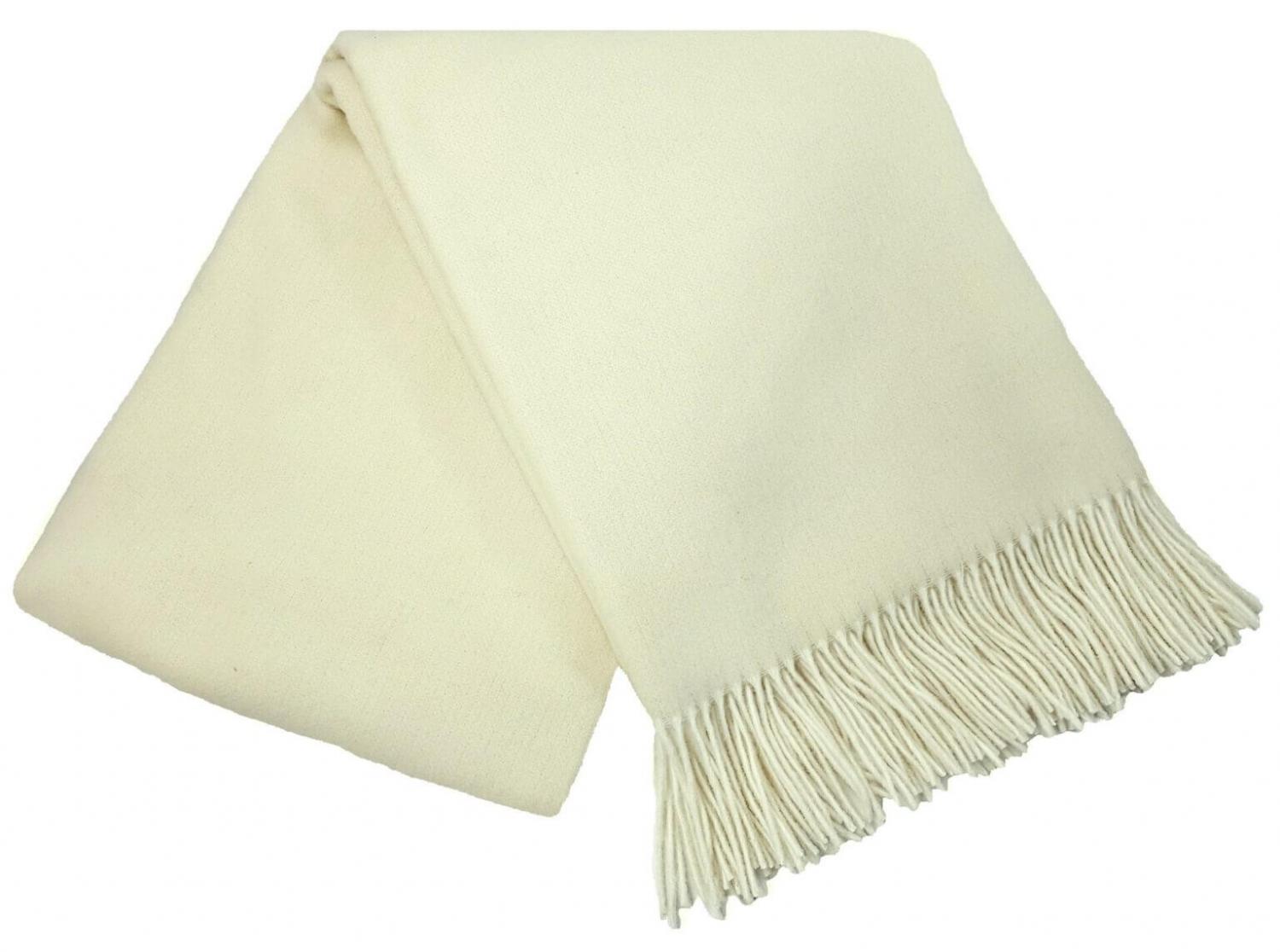 Широк Шал В Кремаво: Лукс От Кашмир И Мериносова Вълна