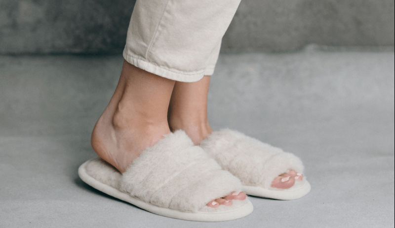 Wool Slippers With Open Toe – Ecru