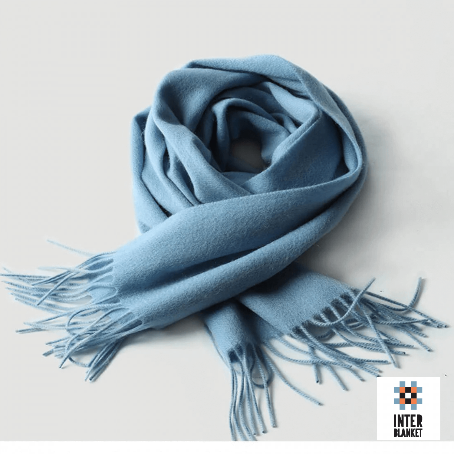 Мерино Шал В Светлосиньо: Лукс, Комфорт И Елегантност