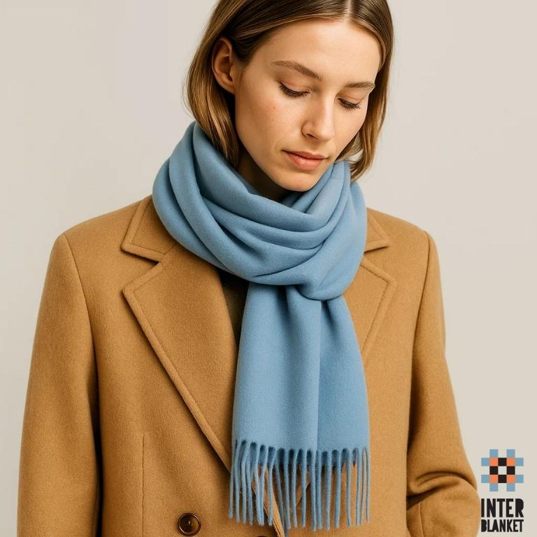 Мерино Шал В Светлосиньо: Лукс, Комфорт И Елегантност