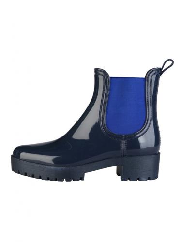 Ana Lublin, Stiefel