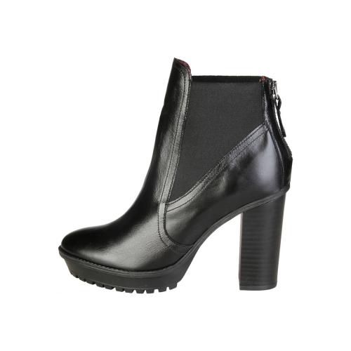 V 1969, Stiefel