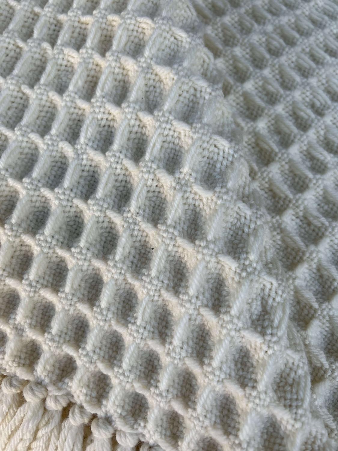 Вълнено Одеяло 100% Мерино (Чиста Мерино Вълна) Приблизително 160 X 210 См Дизайнерско Одеяло В Модерен 3D Релеф Бяло Ръчно Тъкано Тип Вафел