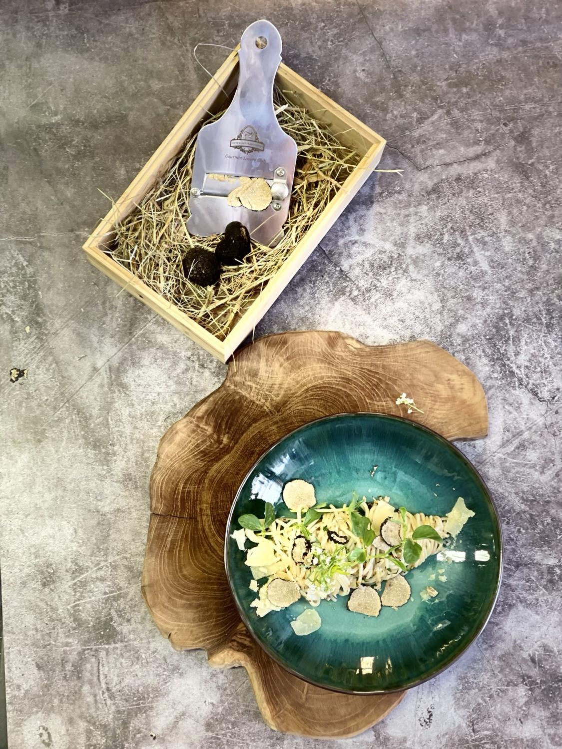 Пресен Черен Есенен Трюфел (Tuber Uncinatum Chatin)