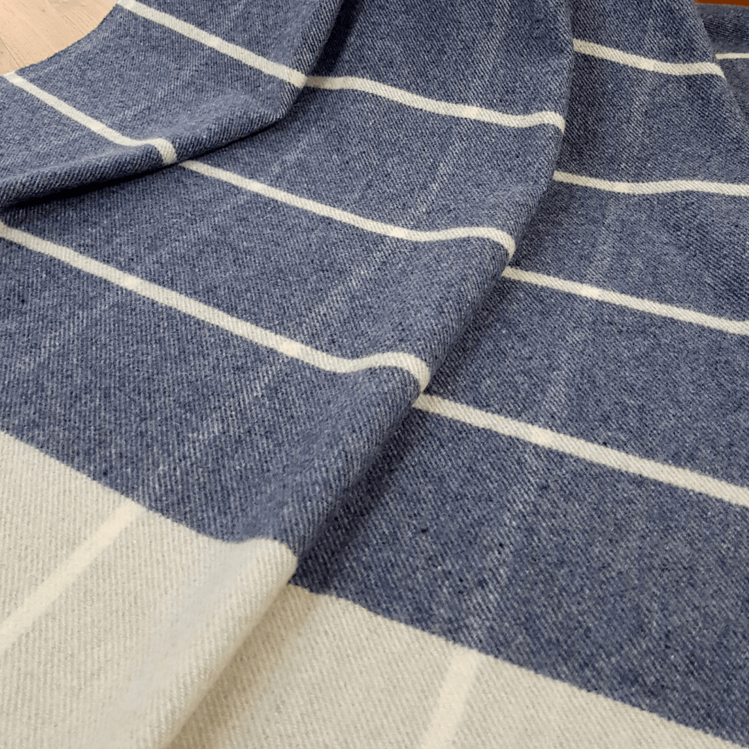 Кашмирено Одеяло – Кариран Десен – Тъмносиньо И Екрю С Ресни – 140X200 См