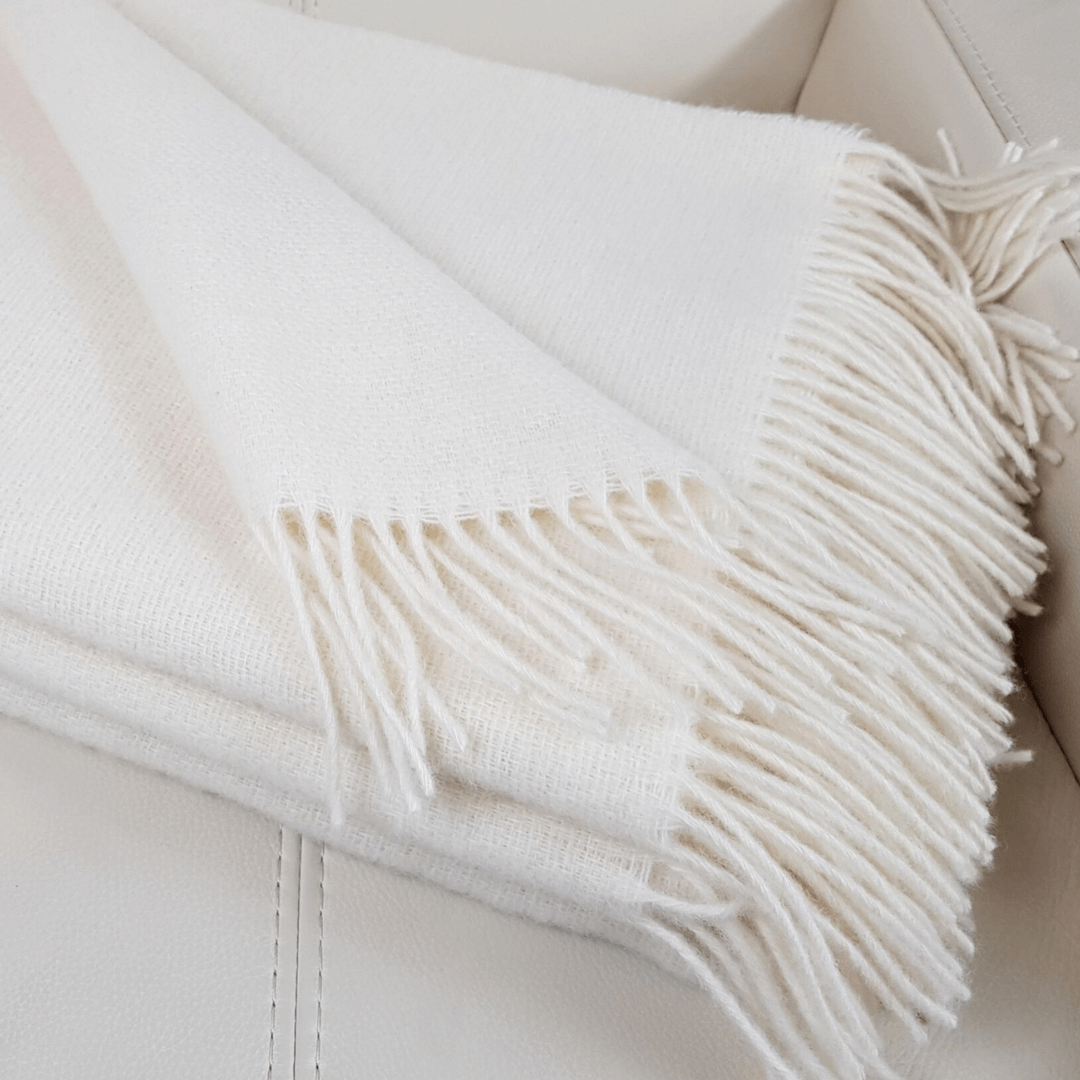 100% Вълнено Одеяло: Вечна Елегантност В Чисто Бяло