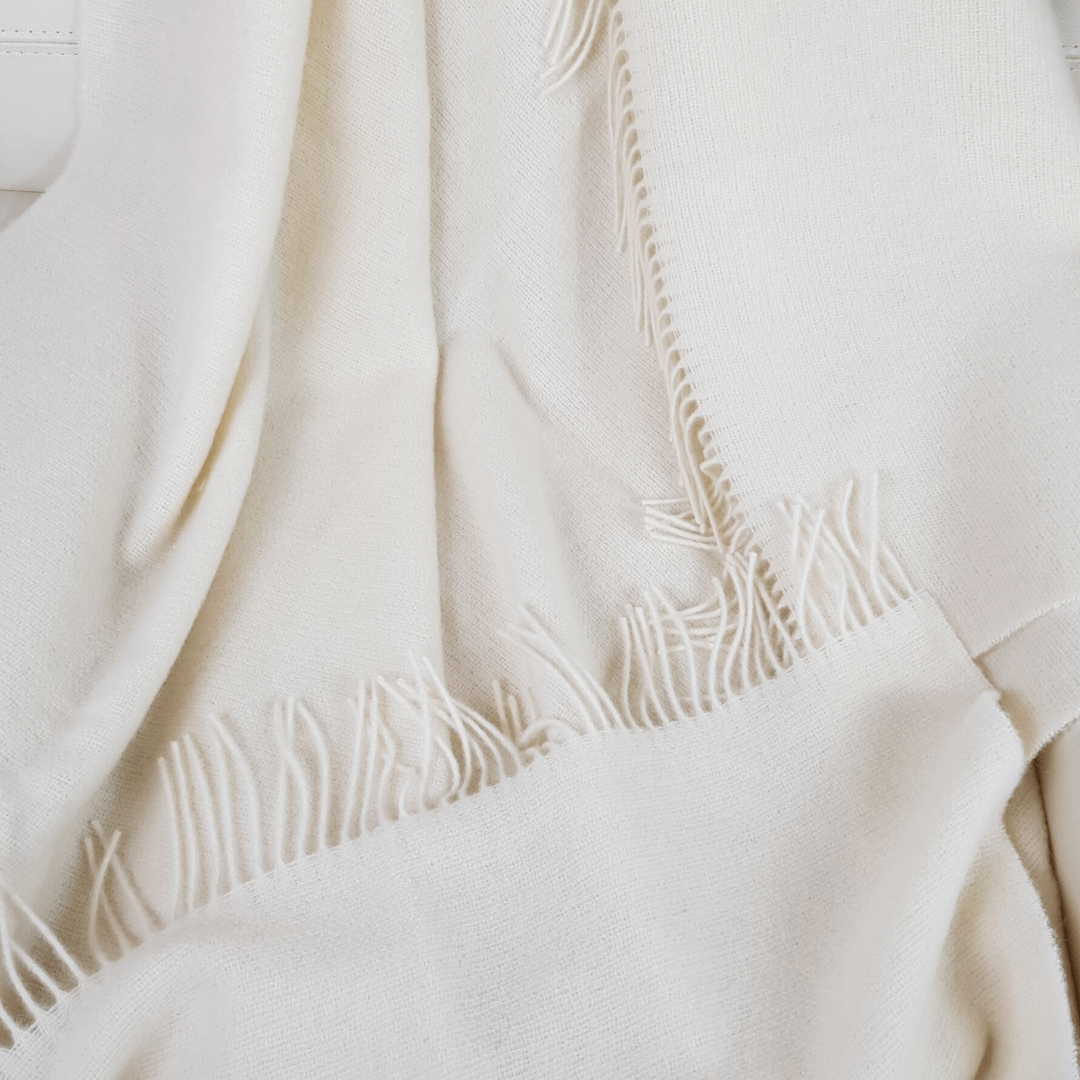 100% Вълнено Одеяло: Вечна Елегантност В Чисто Бяло