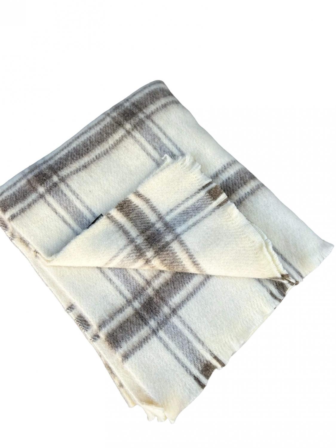 100% Wool Blanket: Traditional Vintage Elegance With Plaid Design