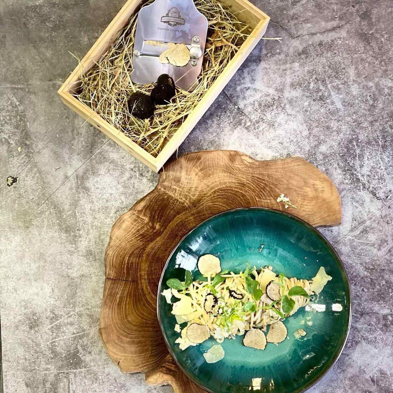 Fresh Black Truffles 50 Gr + Truffle Shaver  Set