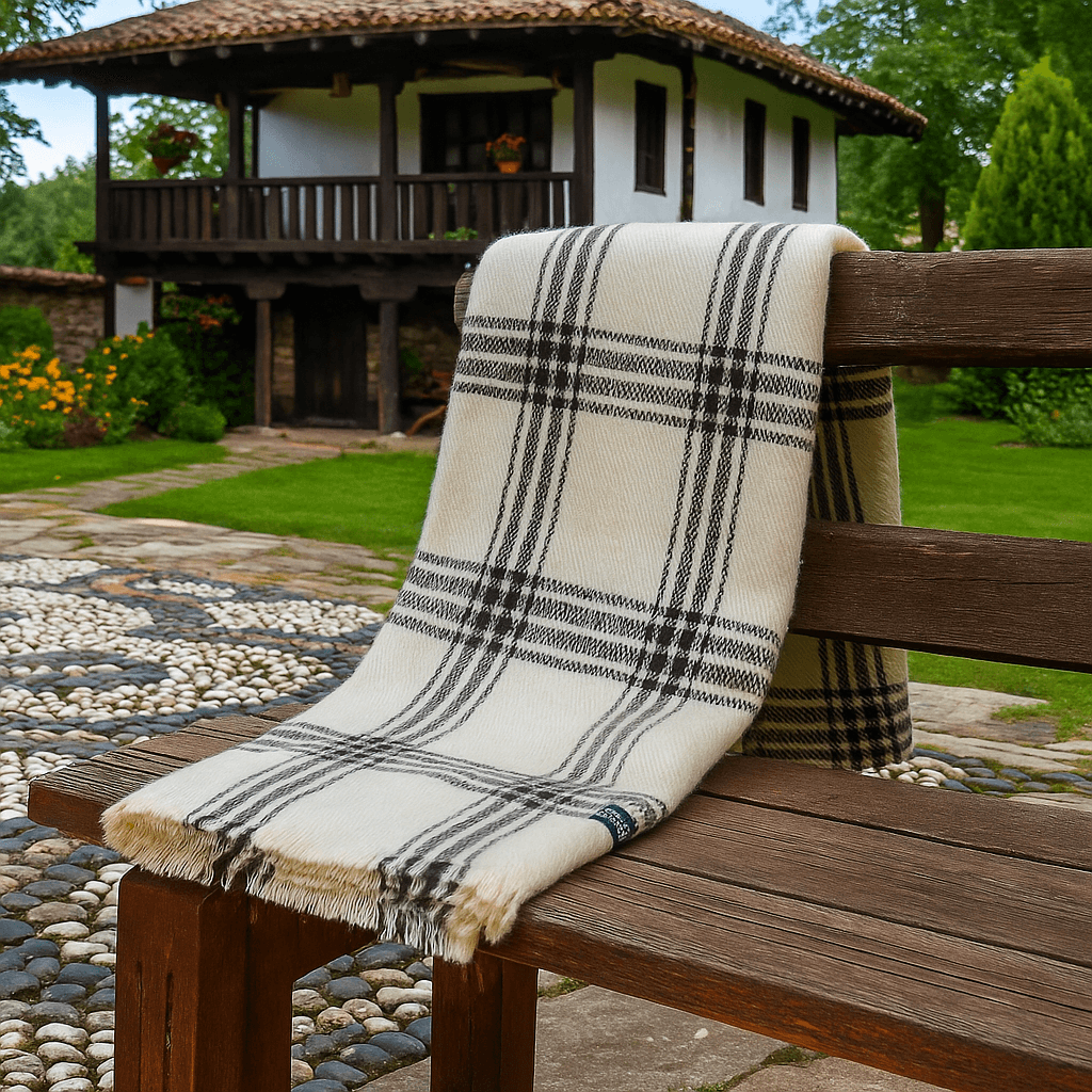 Традиционно Българско Вълнено Одеяло 150X200 См – 100% Естествена Вълна