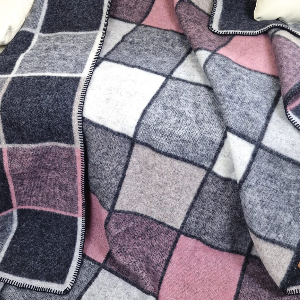 Премиум Вълнено Одеяло – 100% Чиста Нова Вълна, Каре Дизайн, 150×200 См, 450 Г/М²