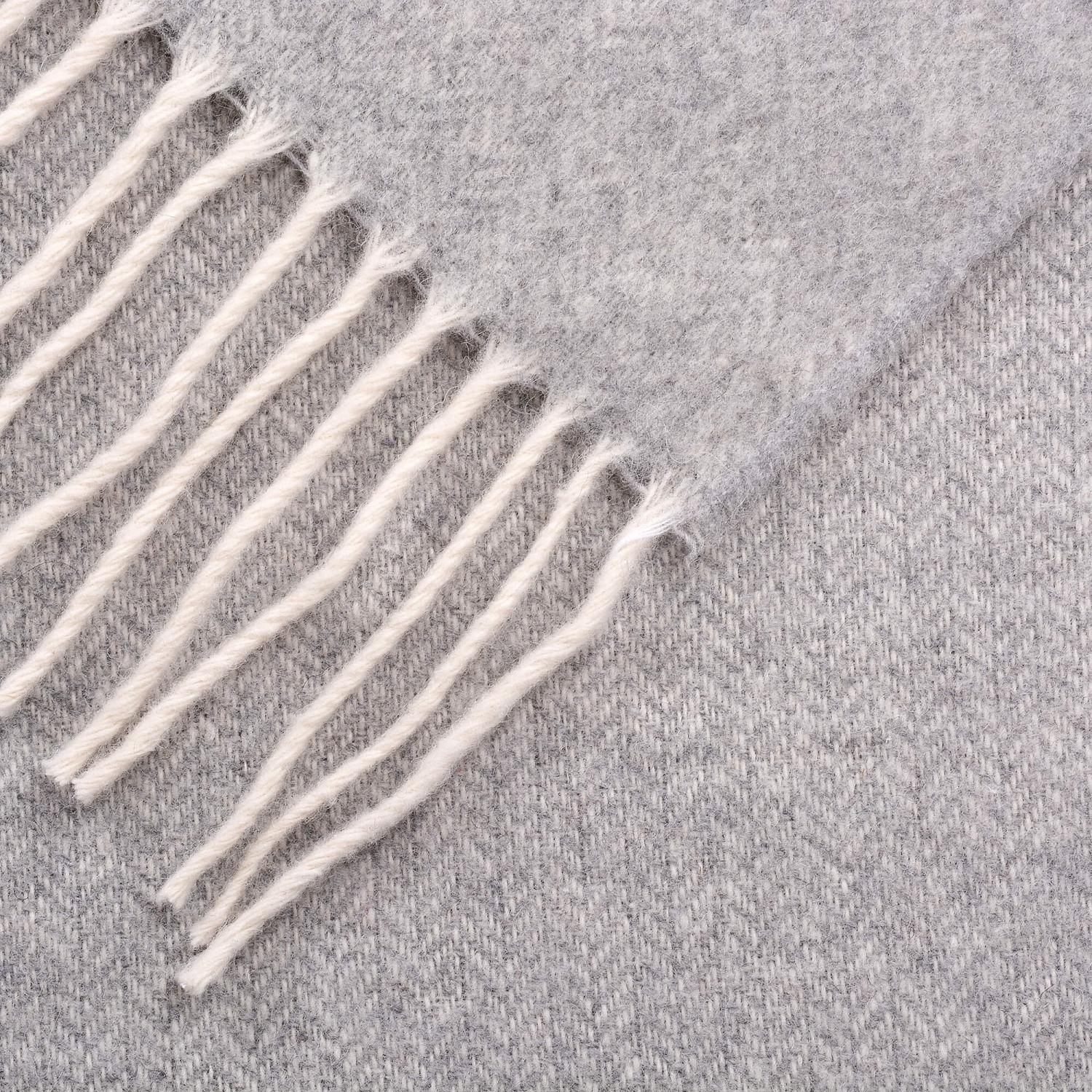 Луксозно Кашмирено Одеяло В Светлосиво – 140X200 См | Меко, Топло И С Елегантни Ресни